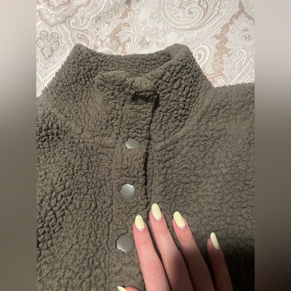 Sherpa 1/4 button up sweater - Picture 2 of 2